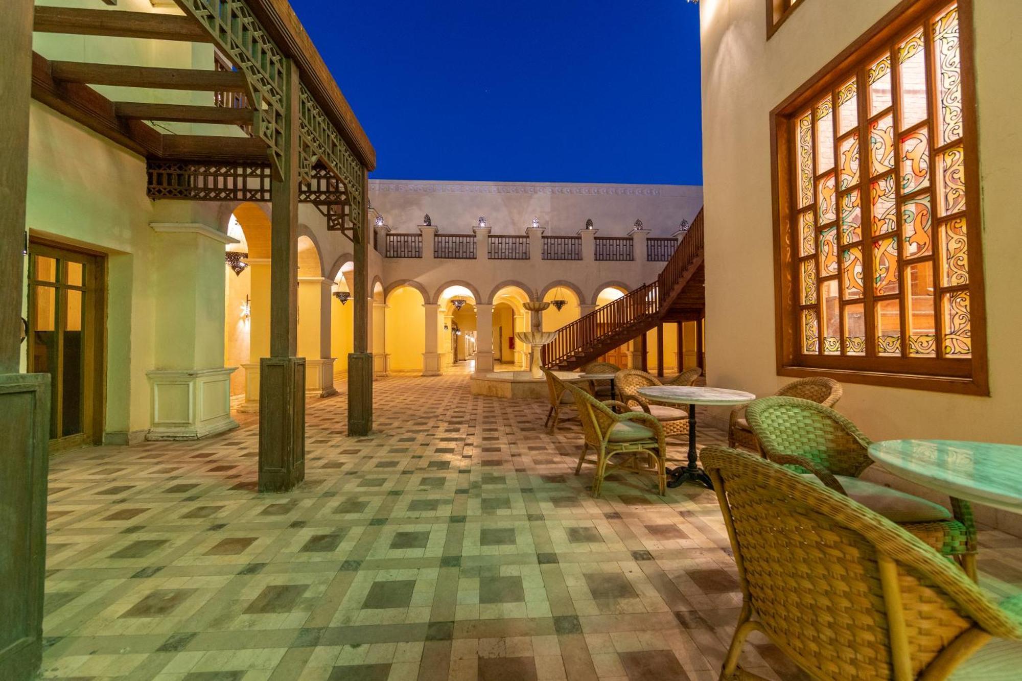 The Grand Hotel Sharm El Sheikh Sharm El Sheikk Exterior foto The hotel's courtyard