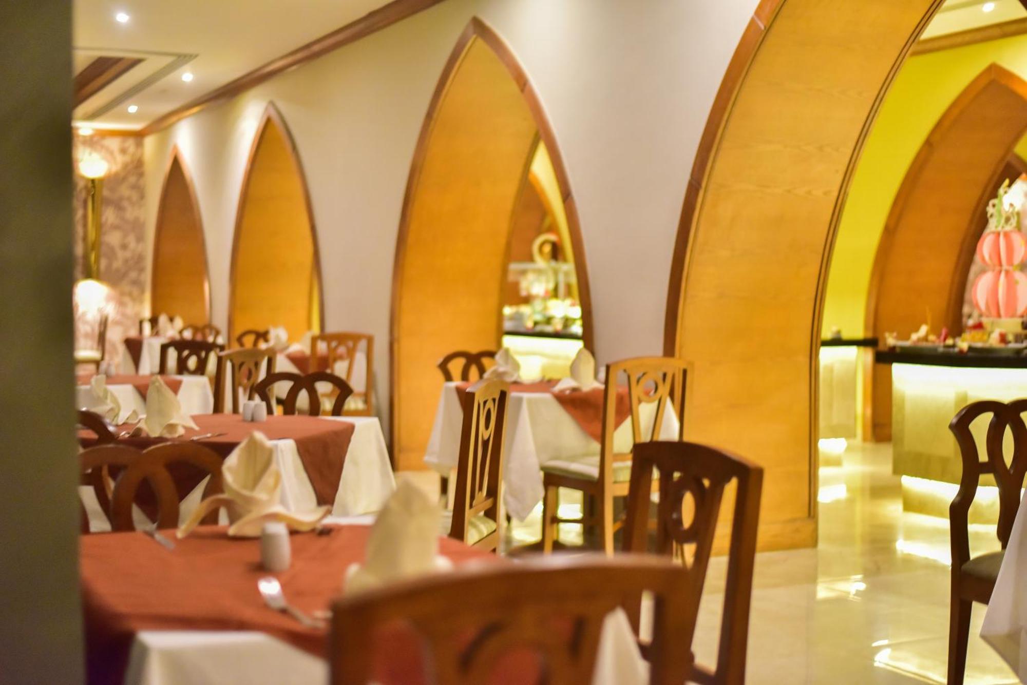 The Grand Hotel Sharm El Sheikh Sharm El Sheikk Exterior foto The interior of the restaurant