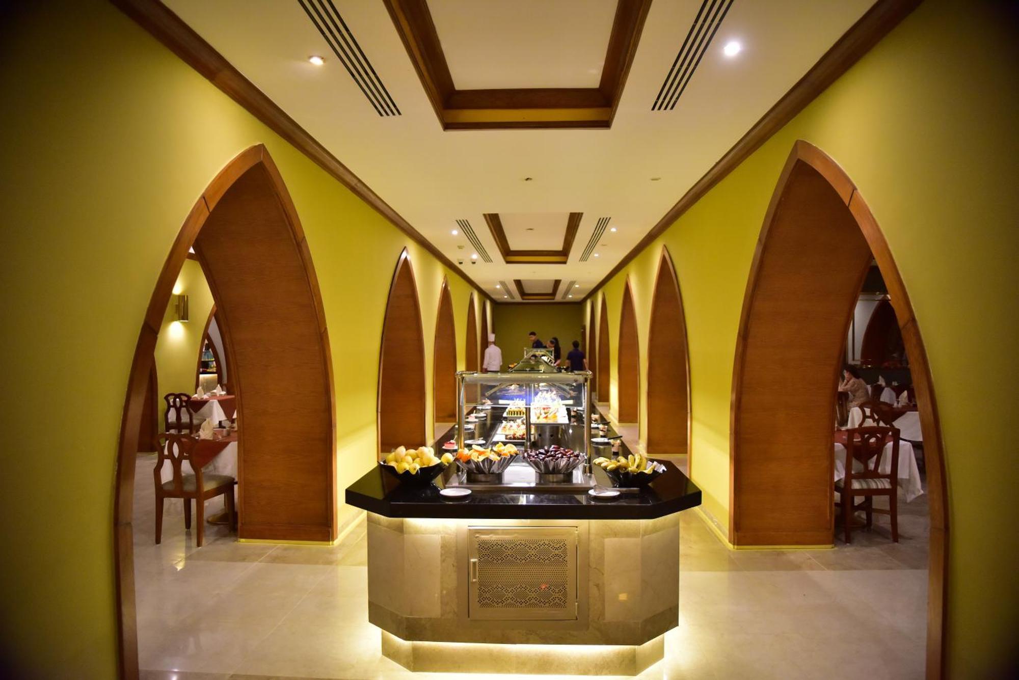 The Grand Hotel Sharm El Sheikh Sharm El Sheikk Exterior foto The buffet at the hotel