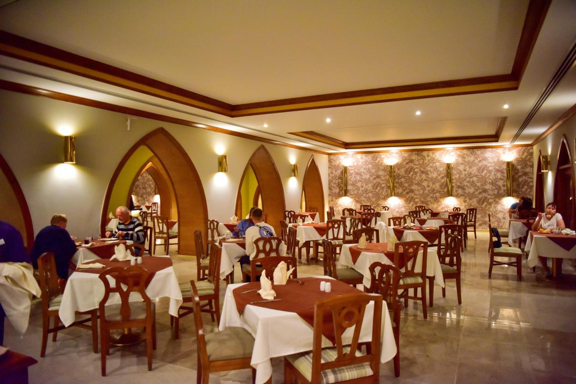 The Grand Hotel Sharm El Sheikh Sharm El Sheikk Exterior foto The restaurant at the hotel