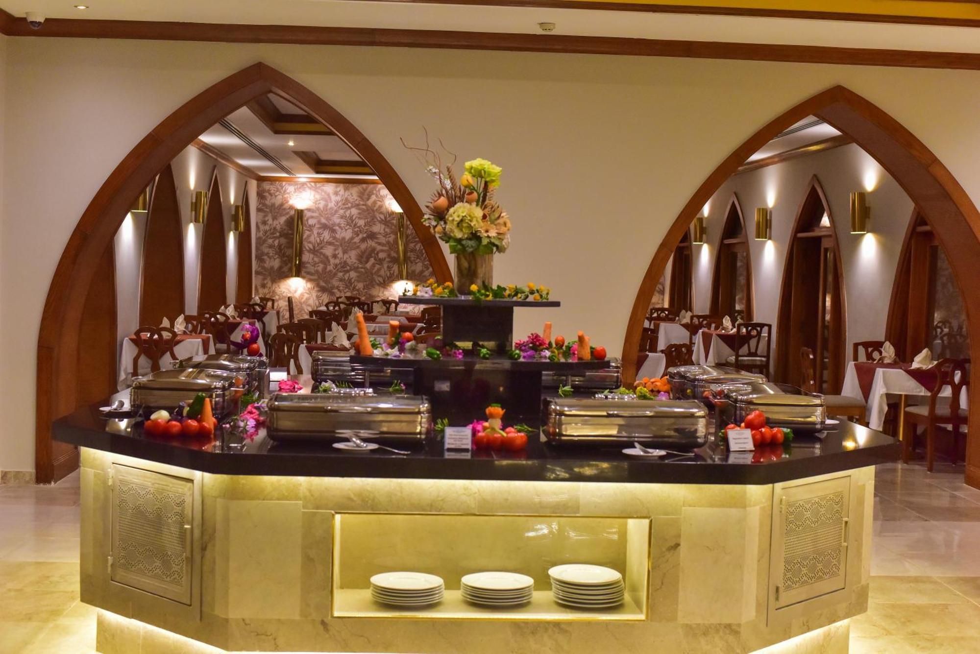 The Grand Hotel Sharm El Sheikh Sharm El Sheikk Exterior foto A buffet at a hotel