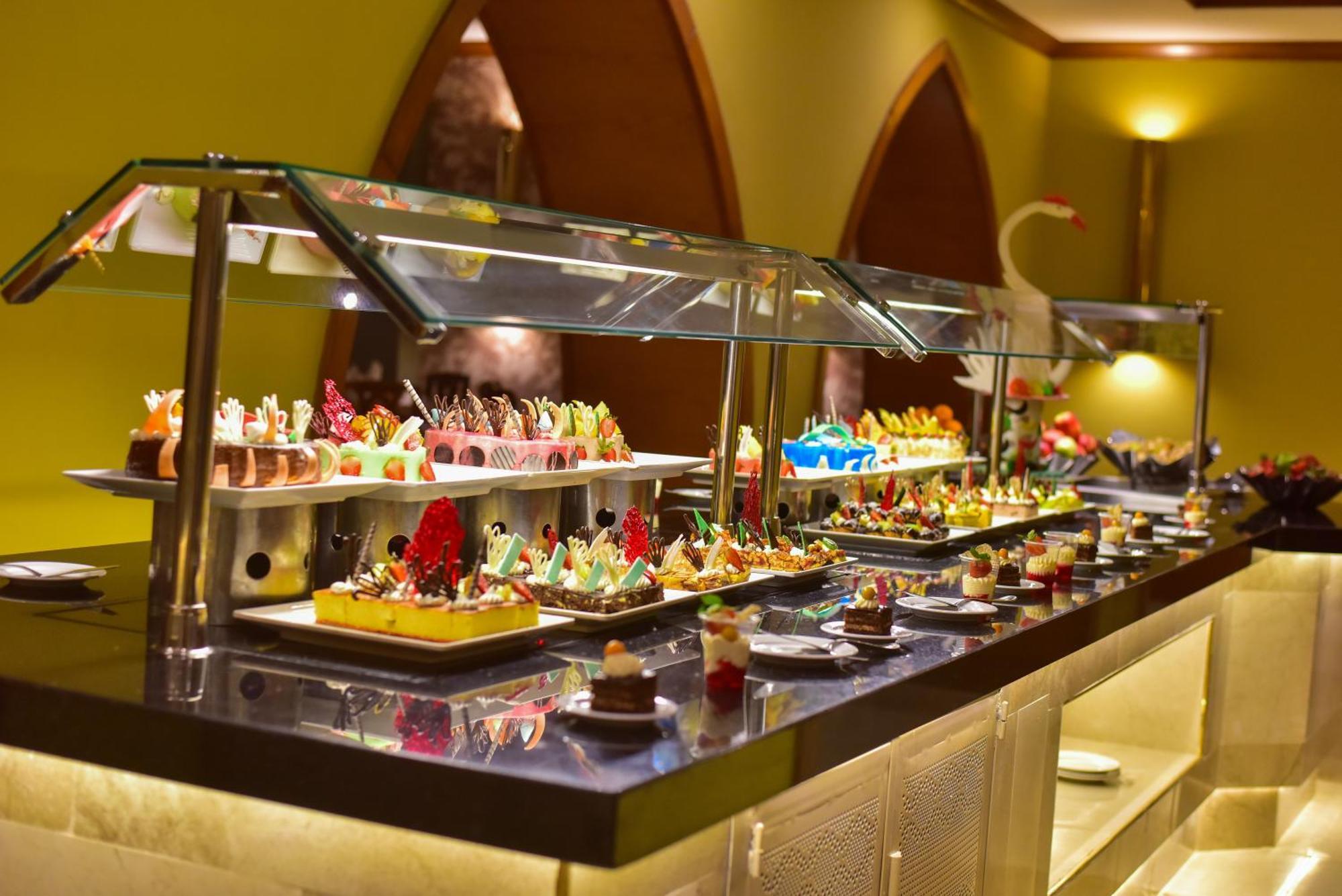 The Grand Hotel Sharm El Sheikh Sharm El Sheikk Exterior foto A dessert buffet