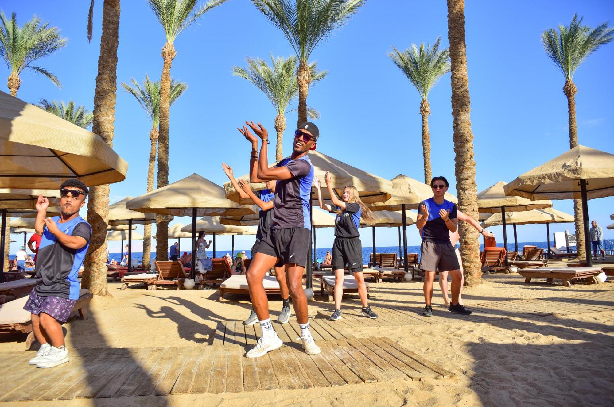 The Grand Hotel Sharm El Sheikh Sharm El Sheikk Exterior foto Animation team at a resort in Egypt